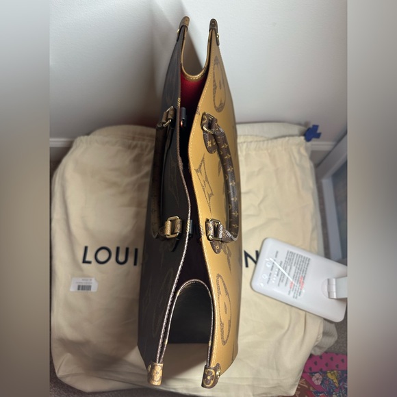 Louis Vuitton OntheGo tote GM - Picture 5 of 11